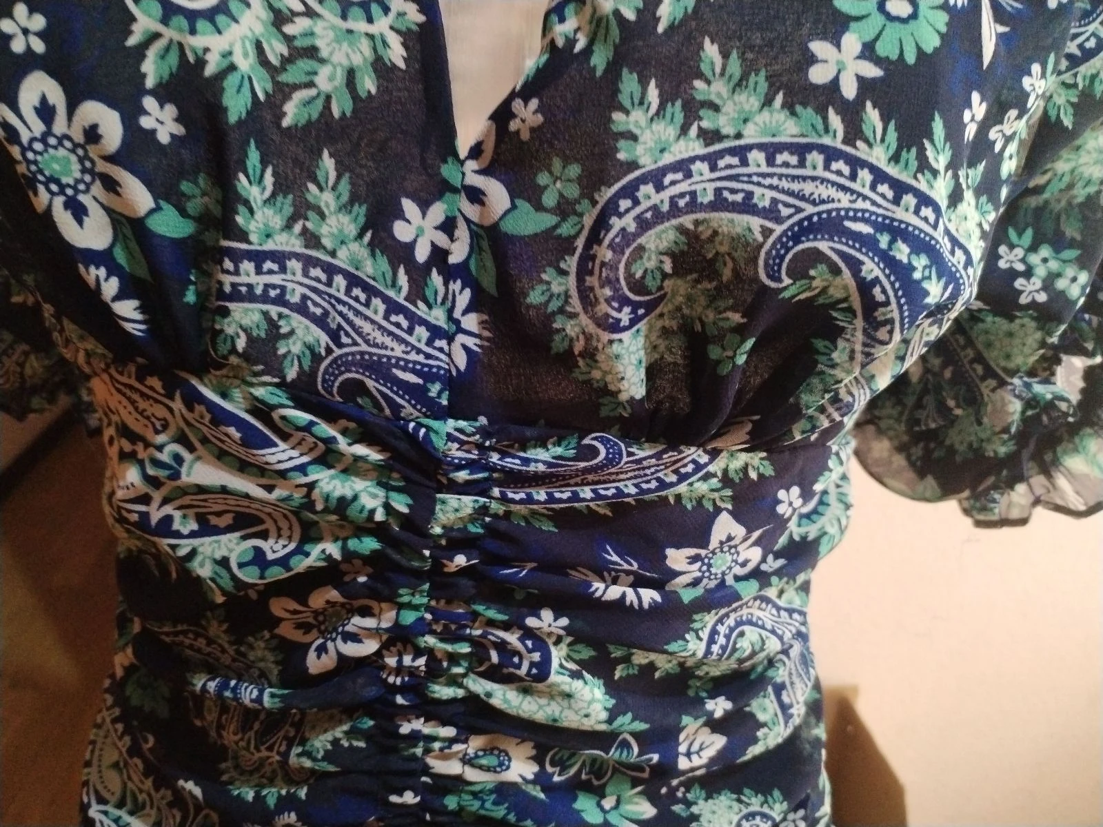 Un vestido de Zara elegante con un diseño espectacular y un estampado muy original – photo 4